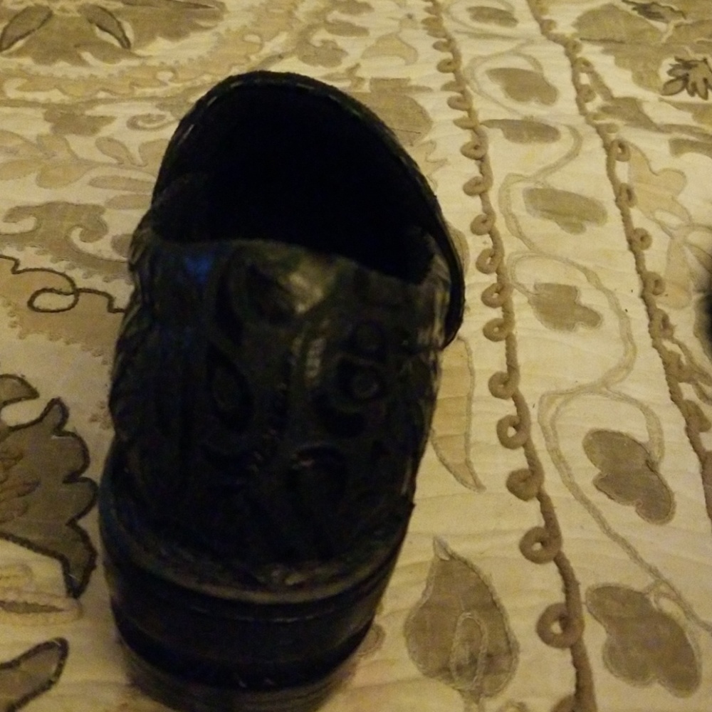Shoes - Picture 2 of 4